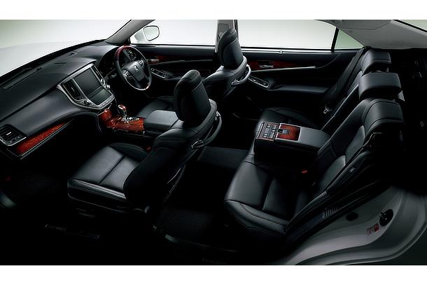 Majesta F version (interior color: Black)