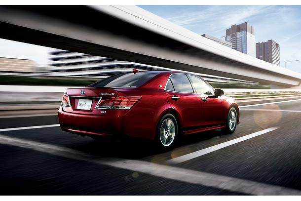 Royal Saloon G hybrid (Dark Red Mica Metallic; options shown)