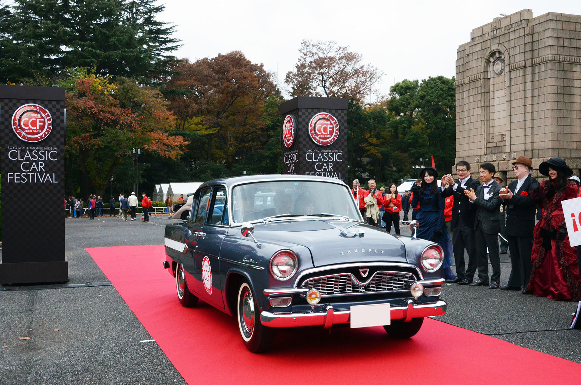 Toyopet Crown Model RS21 (lead vehicle for Classic Car Parade)