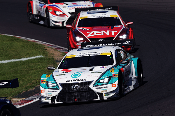 逆転タイトルを狙うZENT CERUMO RC F 38号車とPETRONAS TOM'S RC F 36号車