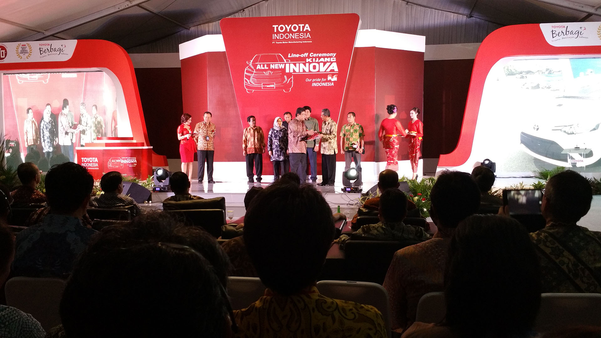 Toyota Motor Manufacturing Indonesia's presentation of support for five universities in Indonesia as a CSR initiative