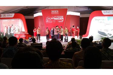 Toyota Motor Manufacturing Indonesia's presentation of support for five universities in Indonesia as a CSR initiative