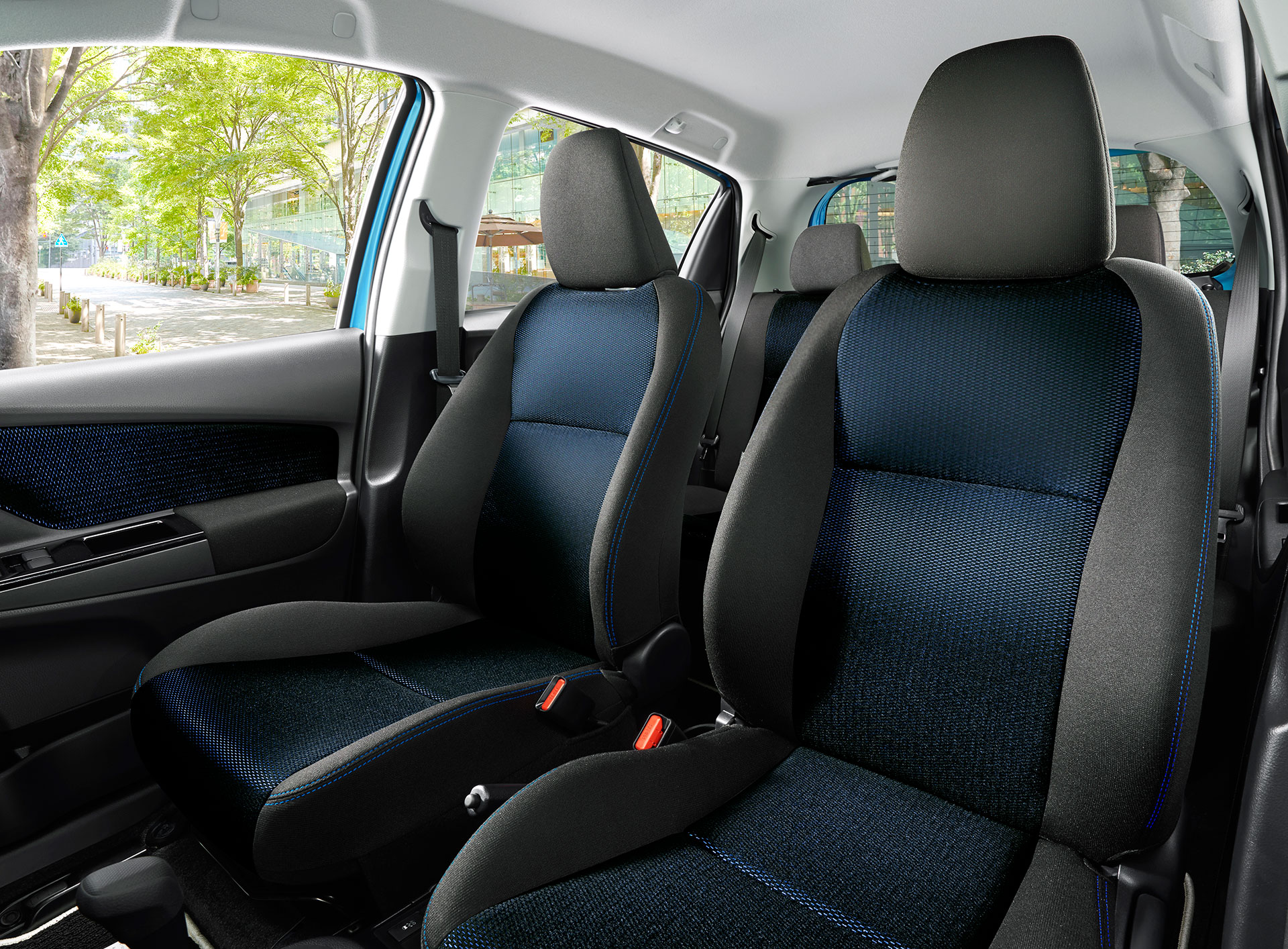 特別仕様車F “LED Edition”（1.3L・2WD）