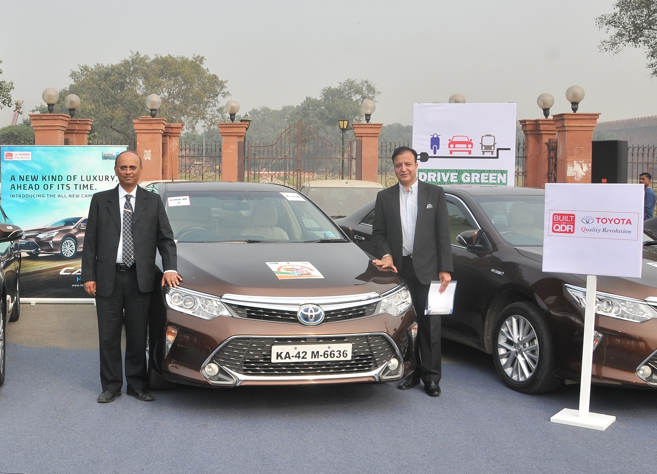 Toyota Kirloskar Motor Deputy Managing Director T.S. Jaishankar with G.M. Sales-North Rajiv Sharma at the Fame India Eco Drive