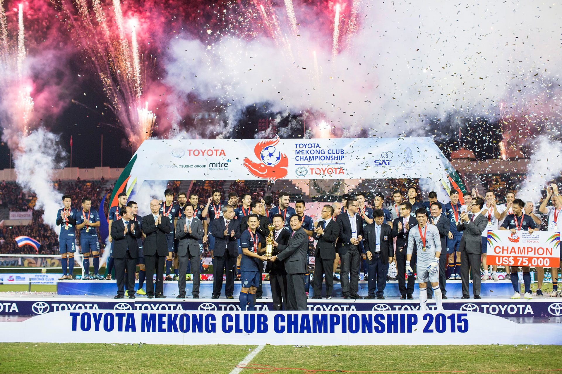 Thailand's Buriram United Football Club presented with the Toyota Mekong Club Championship 2015 trophy.