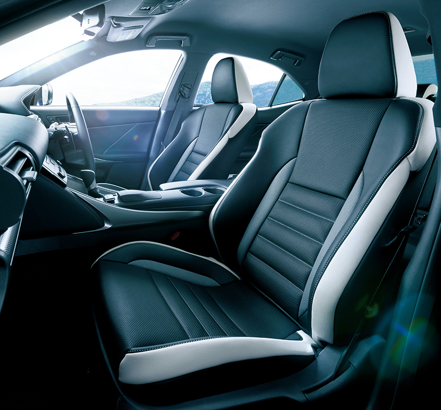 IS200t 特別仕様車“F SPORT Mode Plus”（インテリアカラー ： ブラック＆ホワイト）