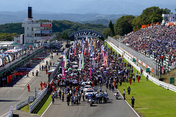 2015年のSUGO戦スタート前の様子