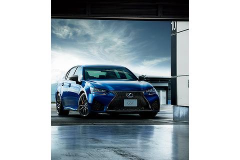 GS F（ヒートブルーコントラストレイヤリング）＜オプション装着車＞