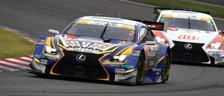 第6戦 鈴鹿1000km決勝を戦うWedsSport ADVAN RC F 19号車とau TOM'S RC F 36号車