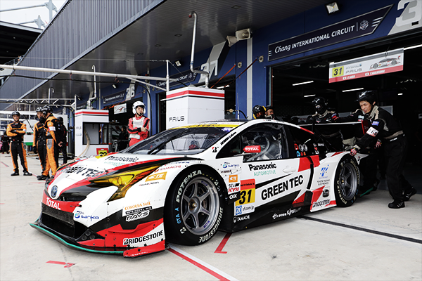 5位フィニッシュとなった嵯峨宏紀/中山雄一組プリウス