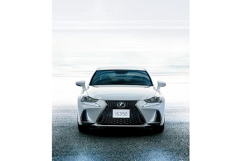 IS350“F SPORT”（ホワイトノーヴァガラスフレーク）＜オプション装着車＞