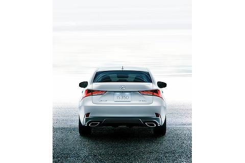 IS350“F SPORT”（ホワイトノーヴァガラスフレーク）＜オプション装着車＞