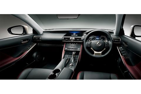 IS350“Version L”（インテリアカラー ： ニュアンスブラック）＜オプション装着車＞