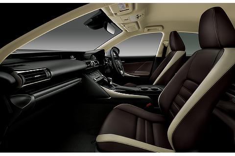 IS350“Version L”（インテリアカラー ： ノーブルブラウン）