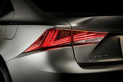 フルLEDリヤコンビネーションランプ