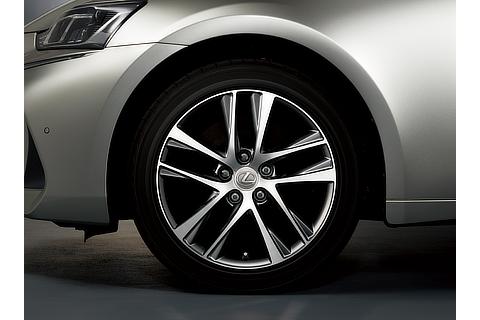 17インチアルミホイール（切削光輝）