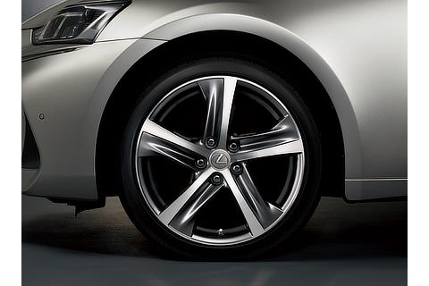 18インチアルミホイール（切削光輝・5本スポーク）