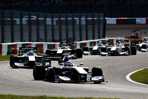 決勝レース1スタートシーン