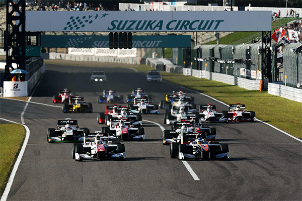 決勝レース2スタートシーン