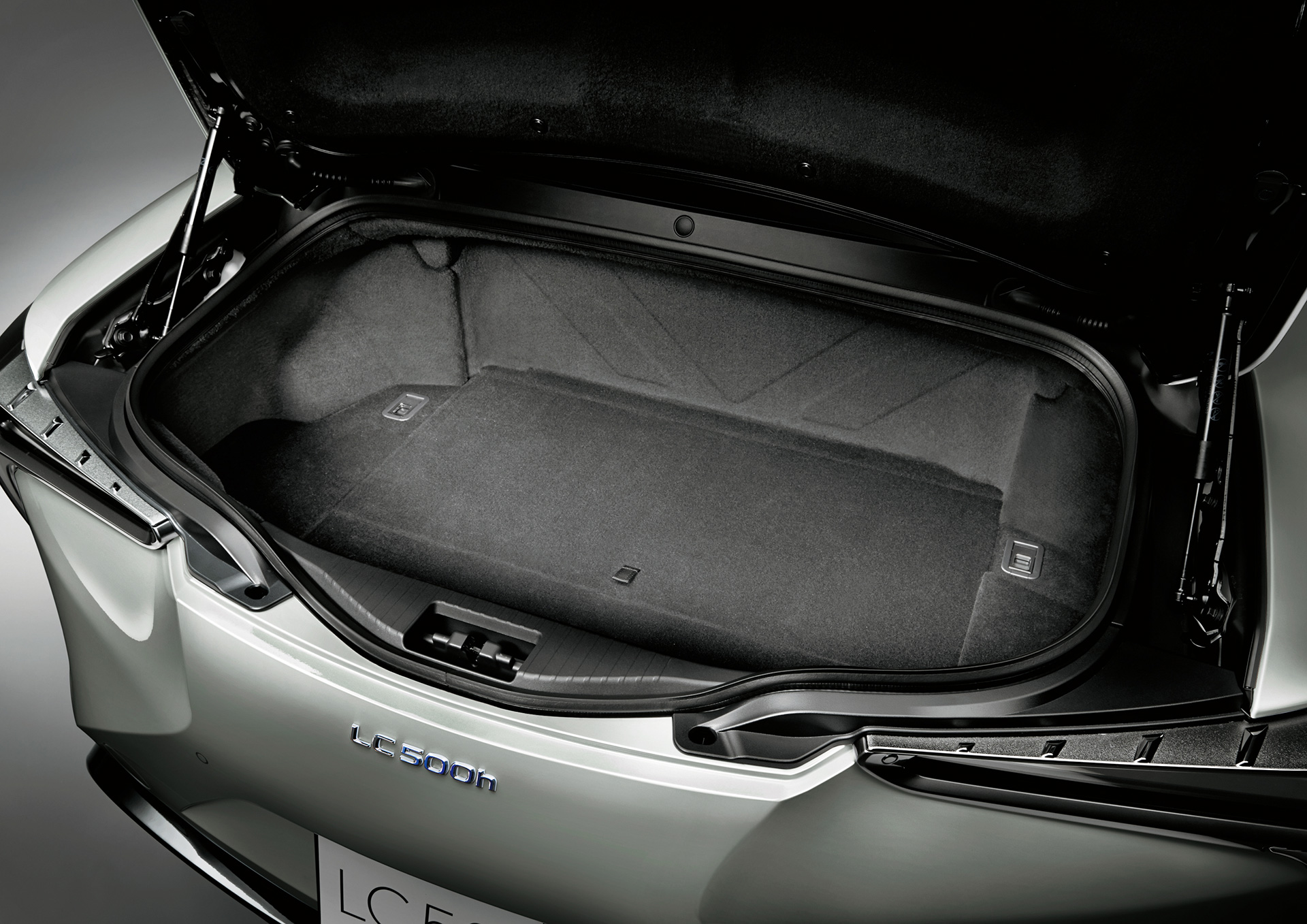 Luggage Space (LC 500h)