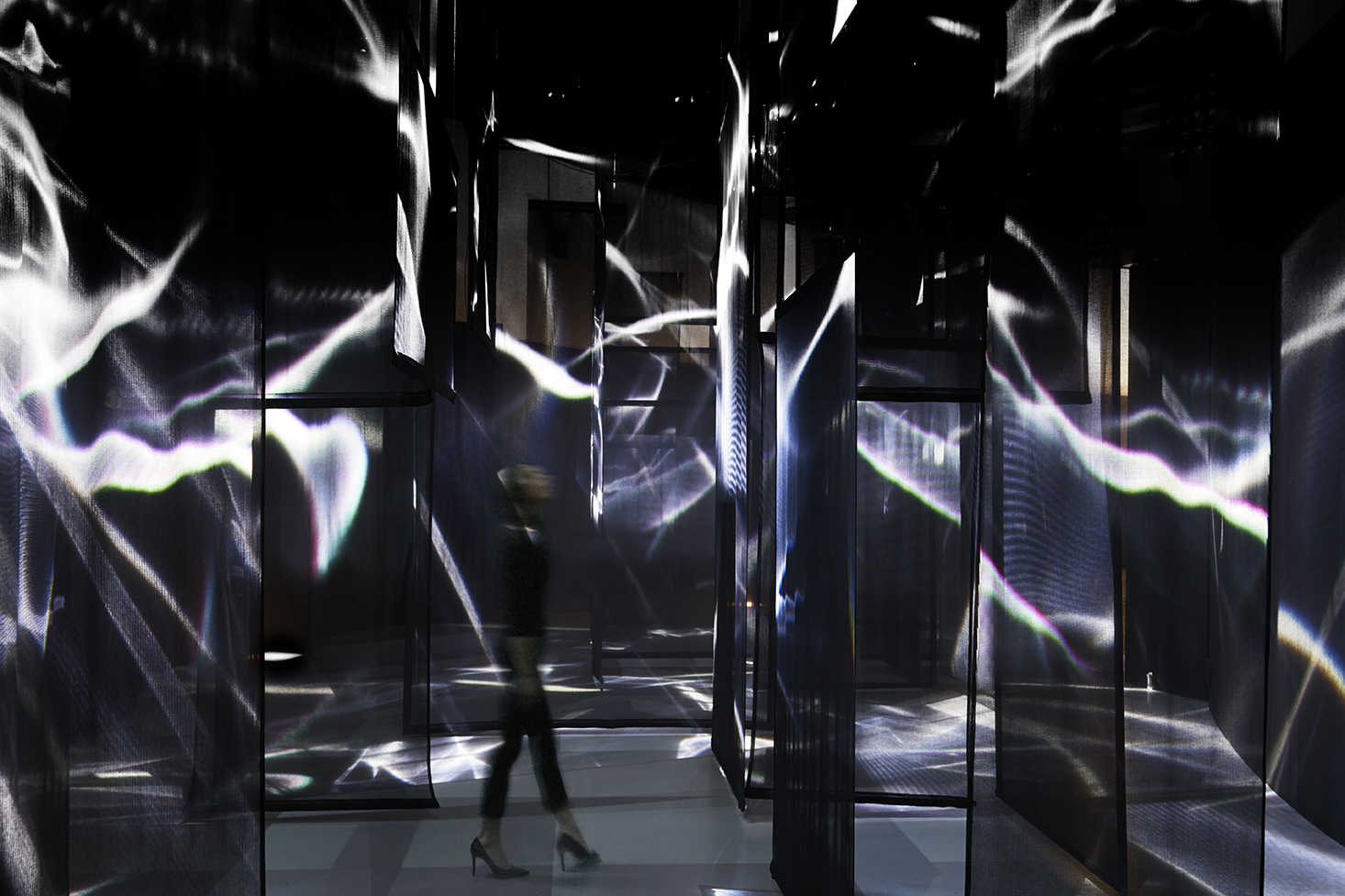 STATIC YET DYNAMIC Caustics