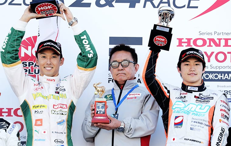 開幕戦で勝利を飾った中嶋一貴と舘信秀監督、3位表彰台のディフェンディングチャンピオン 国本雄資