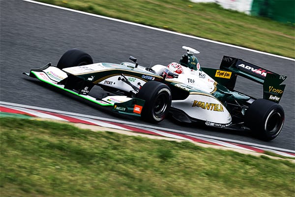 開幕戦のポールポジションを獲得した中嶋一貴(VANTELIN TEAM TOM'S)