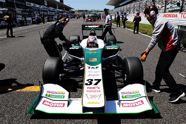 ポールトゥウィンで開幕戦を制した中嶋一貴(VANTELIN TEAM TOM'S)