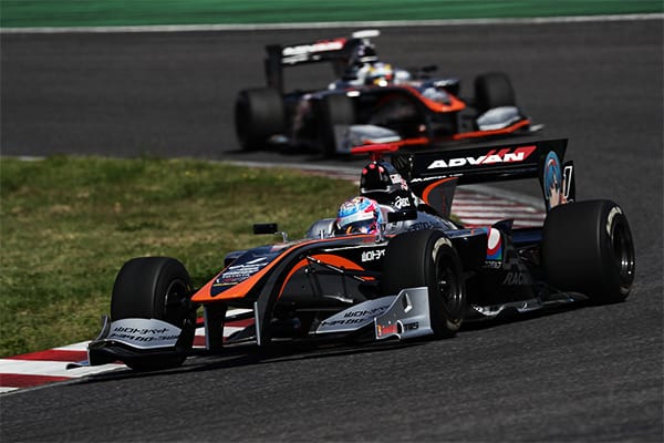 3位と4位でダブル入賞となったP.MU/CERUMO・INGINGの国本雄資と石浦宏明