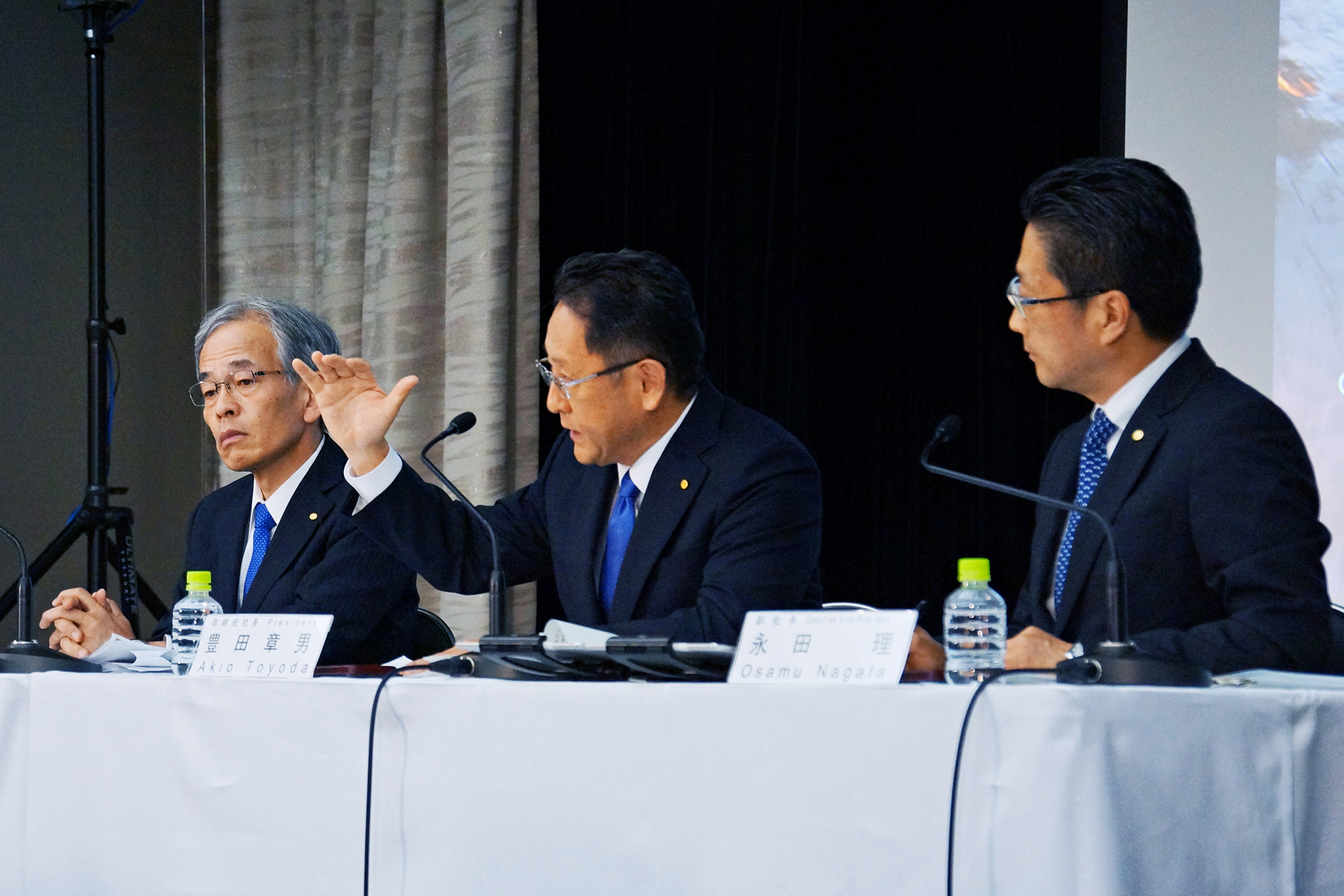 Nobuhiko Murakami, Senior Managing Officer / Akio Toyoda, President, Member of the Board of Directors / Osamu Nagata, Executive Vice President