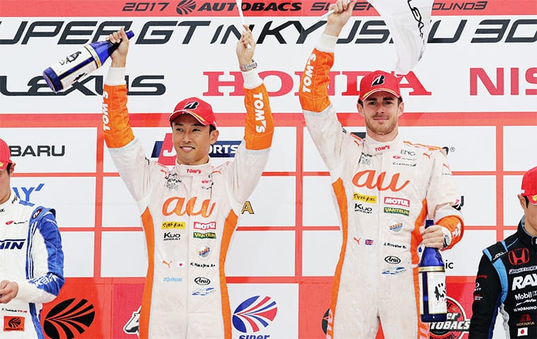 今季初勝利を飾ったau TOM'S LC500 36号車の中嶋一貴とジェームス・ロシター
