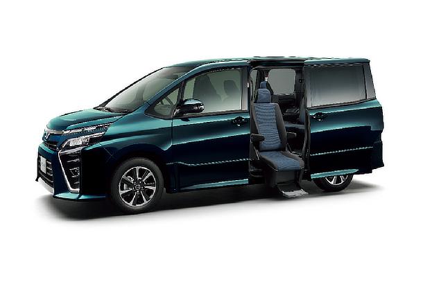 TOYOTA、ヴォクシー、ノア、エスクァイアをマイナーチェンジ | トヨタ