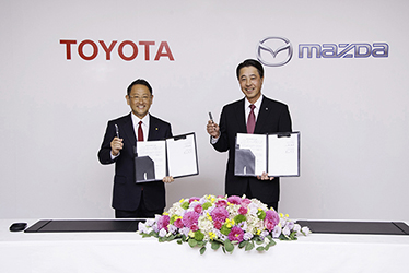 Signing of partnership agreement between Mazda and Toyota