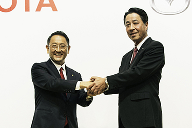 Left: Toyota President and CEO Akio Toyoda, right: Mazda President and CEO Masamichi Kogai