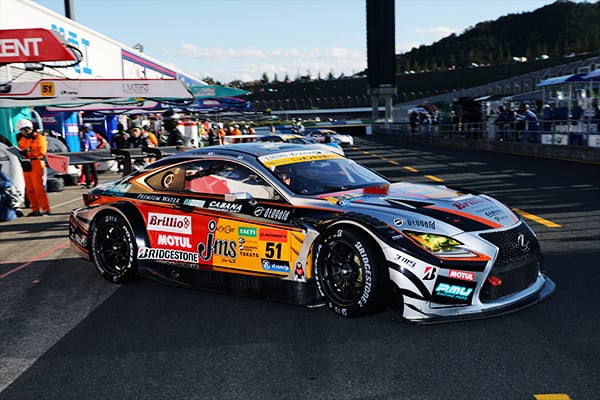 予選8番手から逆転チャンピオン獲得を狙うJMS P.MU LMcorsa RC F GT3 51号車(中山雄一/坪井翔)
