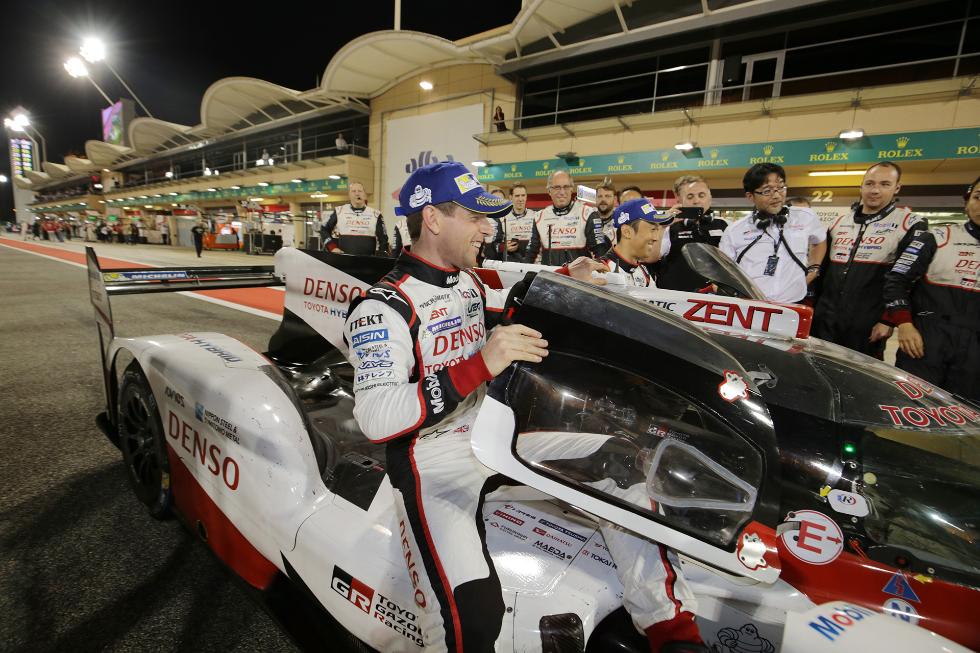 ドライバー アンソニー デビッドソン 中嶋 一貴 17 Wec Round 9 Bahrain トヨタ自動車株式会社 公式企業サイト ドライバー アンソニー デビッドソン 中嶋 一貴 17 Wec Round 9 Bahrain トヨタ自動車株式会社 公式企業サイト