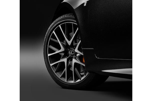 フロント235/40R19＋リヤ265/35R19タイヤ＆専用マットクリア塗装アルミホイール（切削光輝）＆ブラックナット
