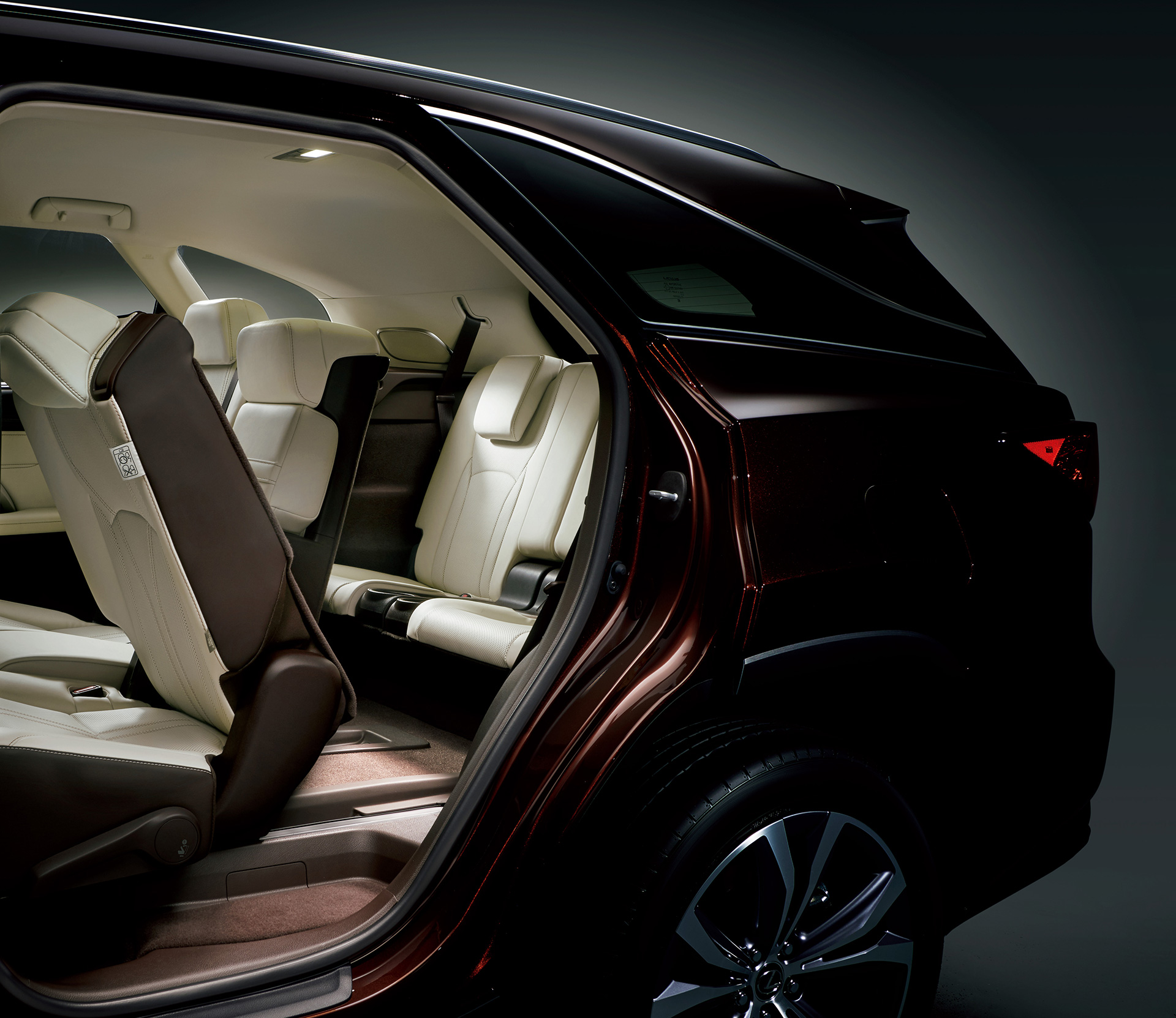 LEXUS、「RX」に3列シートのロングバージョンのRX450hLを新たに設定 