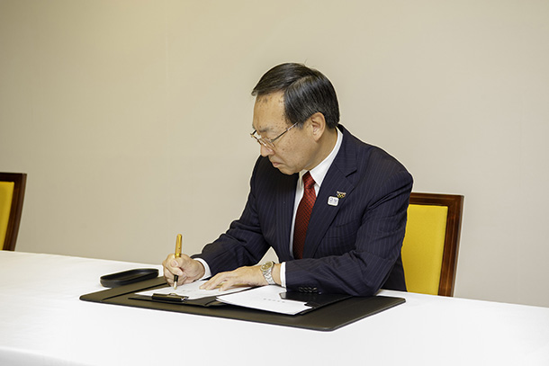 Signing of partnership agreement between Panasonic and Toyota