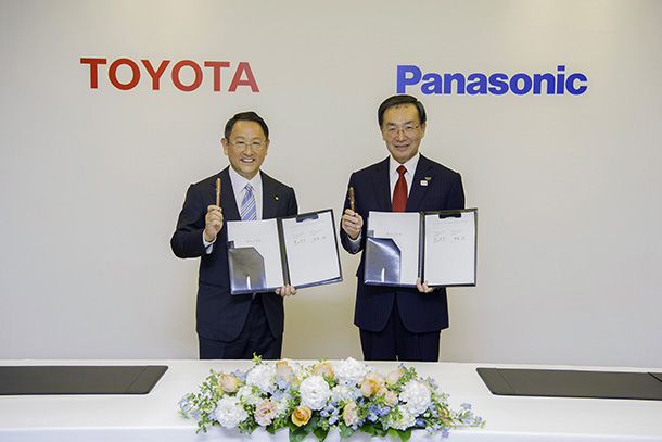 Signing of partnership agreement between Panasonic and Toyota