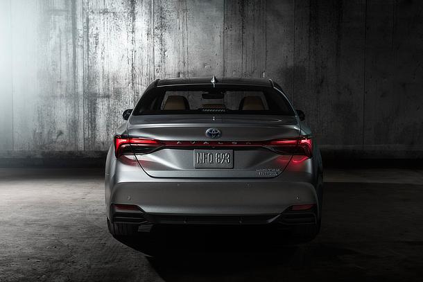 2019 Toyota Avalon Limited Hybrid