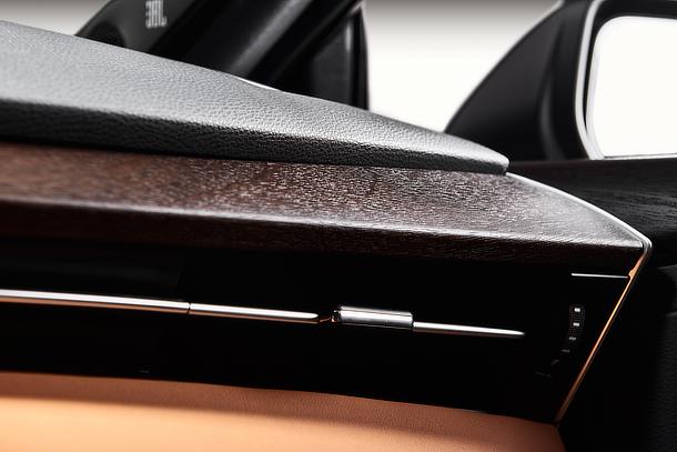 2019 Toyota Avalon Limited Hybrid