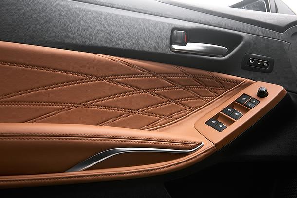 2019 Toyota Avalon Limited Hybrid