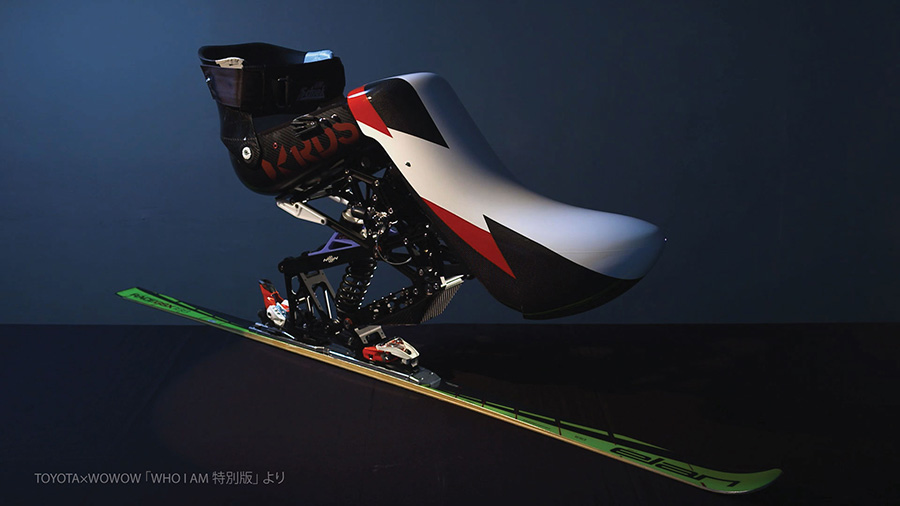 日進医療器と共同開発した競技用チェアスキー