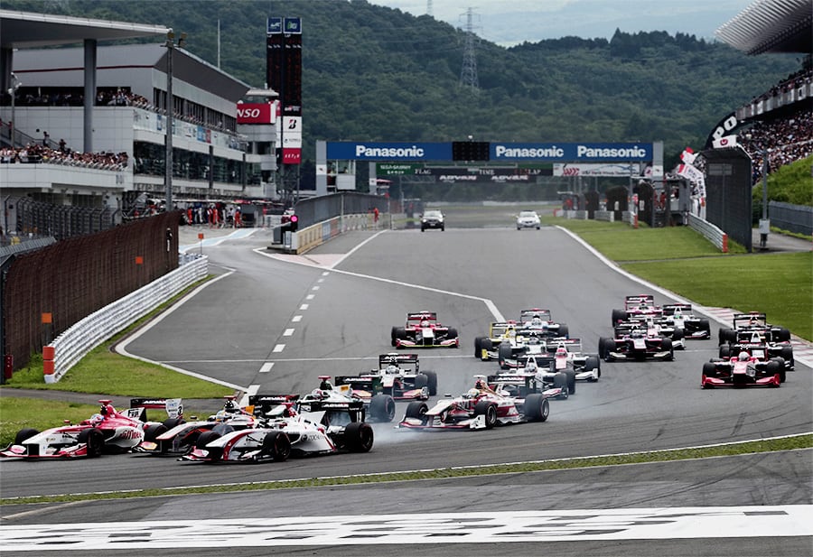 決勝レースのスタートシーン