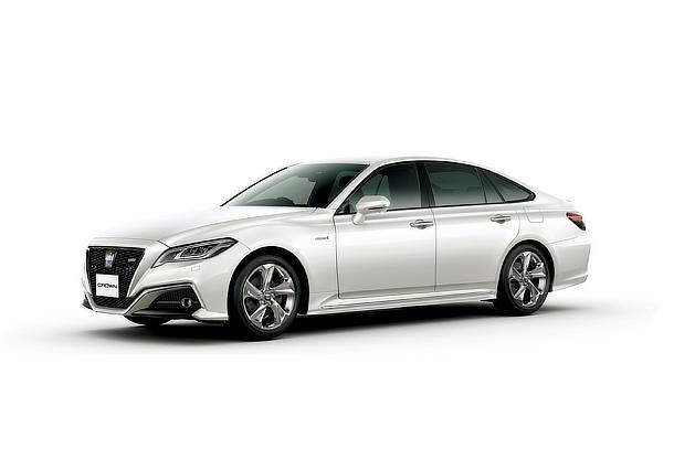 RS Advance（2.5L・ハイブリッド車）（ホワイトパールクリスタルシャイン）＜オプション装着車＞
