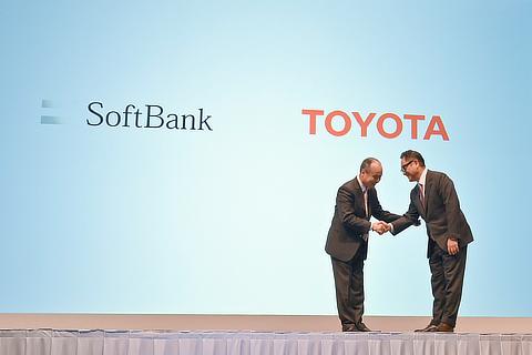 Masayoshi Son, Representative, SoftBank Group / Akio Toyoda, President, Toyota Motor Corporation