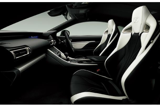 RC F “Carbon Exterior package”（インテリアカラー ： ブラック＆ホワイト）＜オプション装着車＞