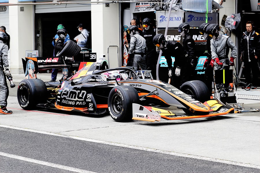 デビュー2戦目にして予選2番手を獲得した坪井 翔（JMS P.MU / CERUMO・INGING SF19 39号車）