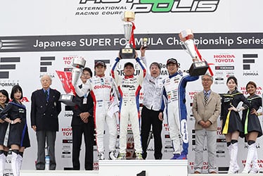 【ドライバー】関口 雄飛（左から2番目）／【監督】星野 一義／【ドライバー】大嶋 和也 スーパーフォーミュラ 2019年 第2戦 オートポリス